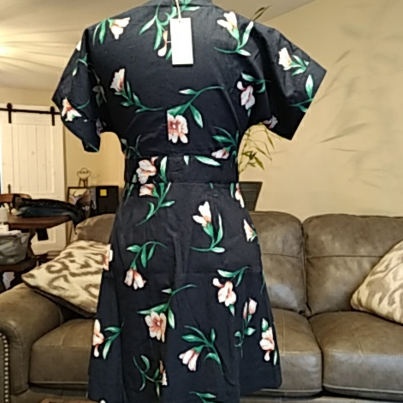 Moon River navy button front dress. - Picture 4 of 6